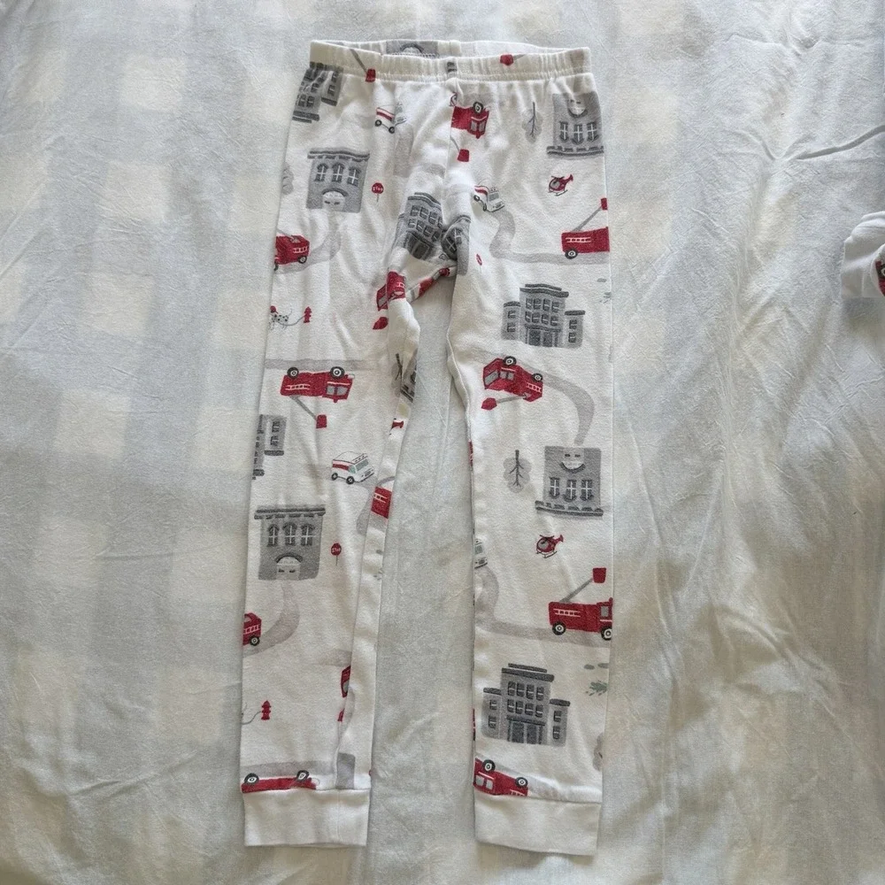 Carter's 2 Piece Pajama Set Fire Truck. Boys. Unisex. 5T